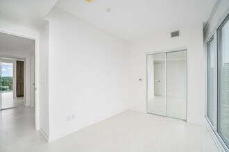 19 Western Battery Rd in Toronto, ON - Building Photo - Building Photo