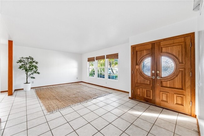 6682 Alexandria Dr in Huntington Beach, CA - Foto de edificio - Building Photo