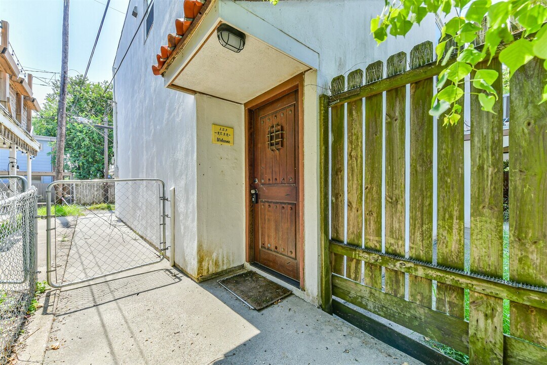 123 The Strand in Galveston, TX - Building Photo