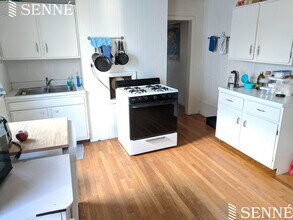 16 Bristol St, Unit 2 in East Cambridge, MA - Building Photo - Building Photo