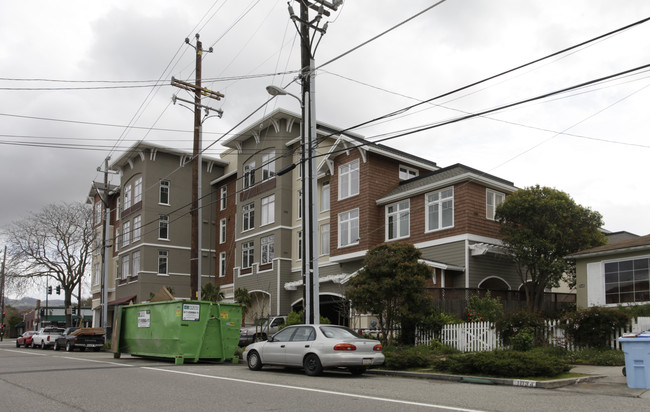 The Delaware Apartments in Berkeley, CA - Building Photo - Building Photo