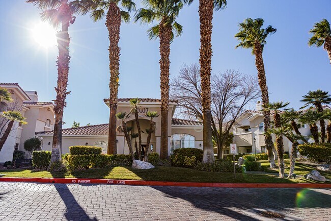 1300 Red Gable Ln in Las Vegas, NV - Building Photo - Building Photo