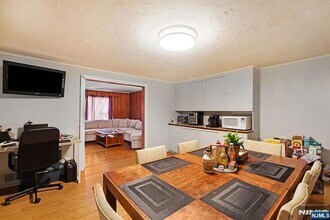 172 Lozier Terrace in River Edge, NJ - Foto de edificio - Building Photo