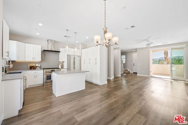 4393 Paxton Pl in Calabasas, CA - Building Photo - Building Photo