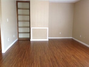 631 N Lynora St in Tulare, CA - Building Photo - Building Photo