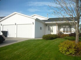 3029 Stonewall Dr in Bismarck, ND - Building Photo