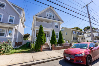 157 Spring St in Medford, MA - Foto de edificio - Building Photo