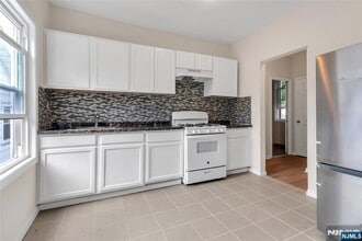 247 Duane St, Unit 1 in Orange, NJ - Building Photo - Building Photo