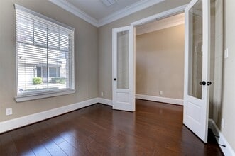 8825 Ashbloom Ln in Houston, TX - Building Photo - Building Photo