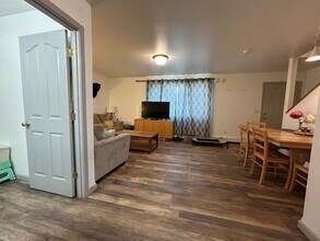1481 Joyce Dr in Fairbanks, AK - Building Photo - Building Photo