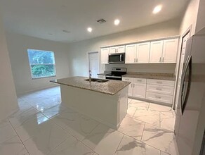 1246 Ramsay St E in Lehigh Acres, FL - Foto de edificio - Building Photo