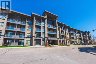 35 Southshore Cres in Stoney Creek, ON - Building Photo