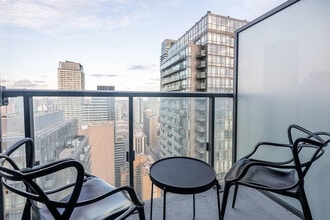 76 Grenville St in Toronto, ON - Building Photo - Building Photo
