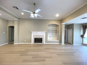 1815 Rustic Oak Ln in Seabrook, TX - Building Photo - Building Photo