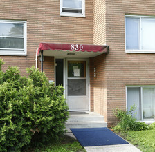 830 Orange Ave E in St. Paul, MN - Building Photo - Building Photo