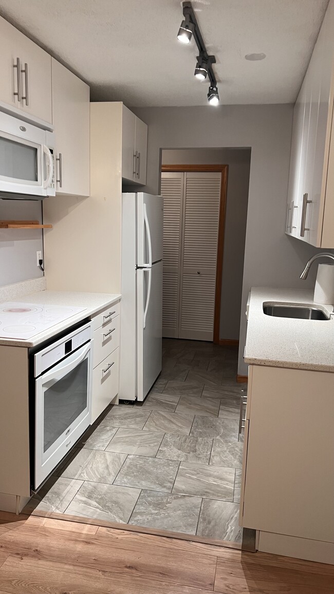 property at 924 Westbrooke Way