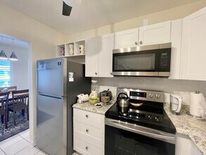 3240 Lake Osborne Dr in Lake Worth Beach, FL - Building Photo - Building Photo