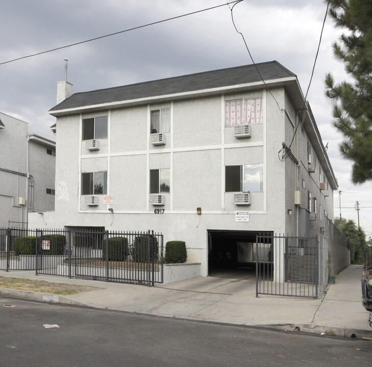 6917 Morella Ave in North Hollywood, CA - Building Photo