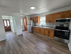 231 Tindolph Ave N in Thief River Falls, MN - Building Photo - Building Photo