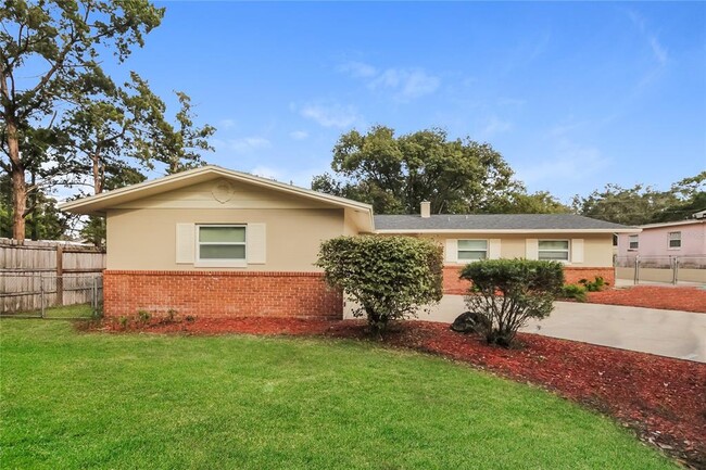 property at 3423 Silverwood Dr