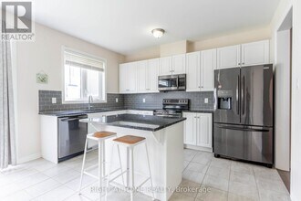 305 Everglade Way in Ottawa, ON - Building Photo - Building Photo