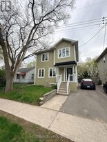 11 Uno Dr in Toronto, ON - Building Photo