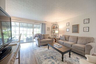 13 Greenwich Ct in Oakmont, PA - Building Photo - Building Photo