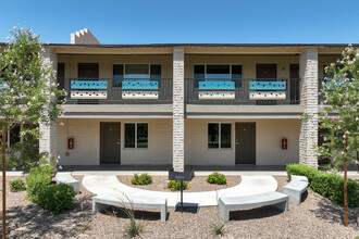 Vista Village on Van Buren in Phoenix, AZ - Building Photo - Building Photo