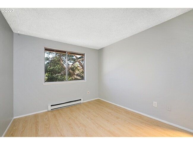 1470 SE Walnut St, Unit 206 in Hillsboro, OR - Building Photo - Building Photo