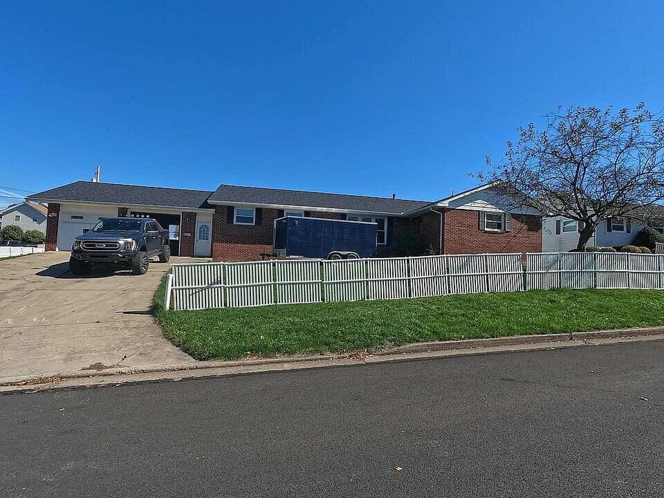 423 Pattison St in St. Marys, PA - Building Photo