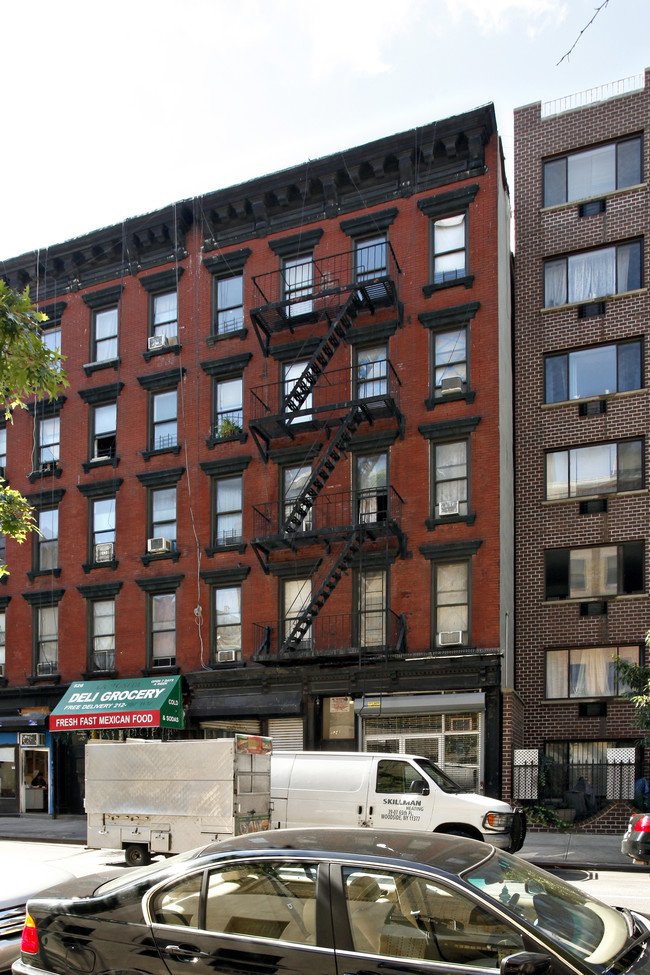 528 W 47th St in New York, NY - Building Photo - Building Photo