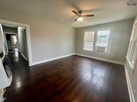 1202 Austin St in Wichita Falls, TX - Building Photo
