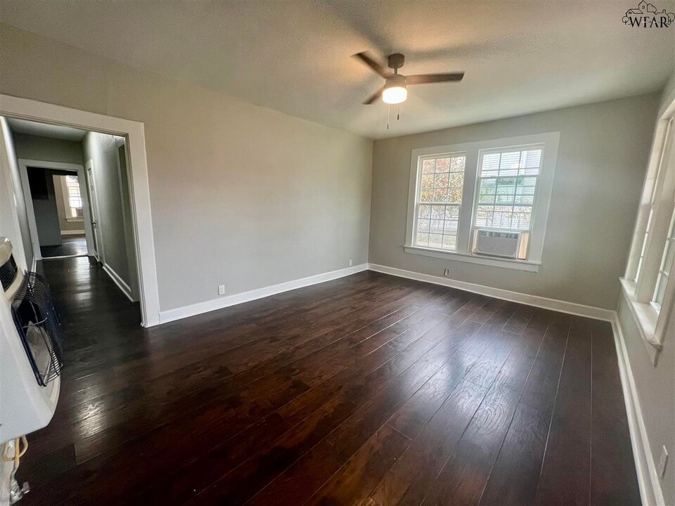 1202 Austin St in Wichita Falls, TX - Building Photo