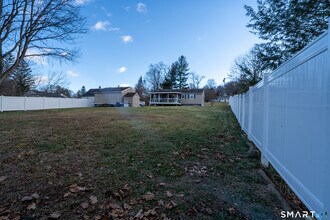24 Park Ln W in New Milford, CT - Building Photo - Building Photo