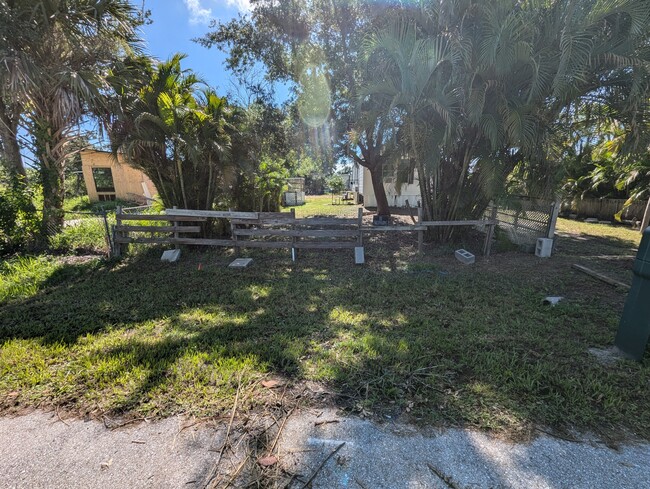 5456 Wilson Dr in Punta Gorda, FL - Building Photo - Building Photo