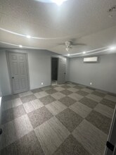 21575 Russell Dr in New Caney, TX - Foto de edificio - Building Photo