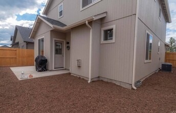 21169 SE Azalia Ave in Bend, OR - Building Photo - Building Photo