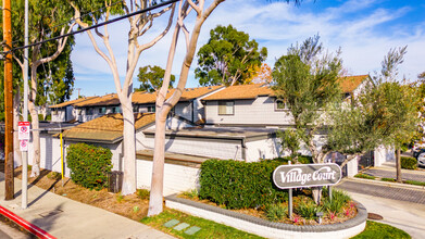 Village Court in Harbor City, CA - Foto de edificio - Building Photo