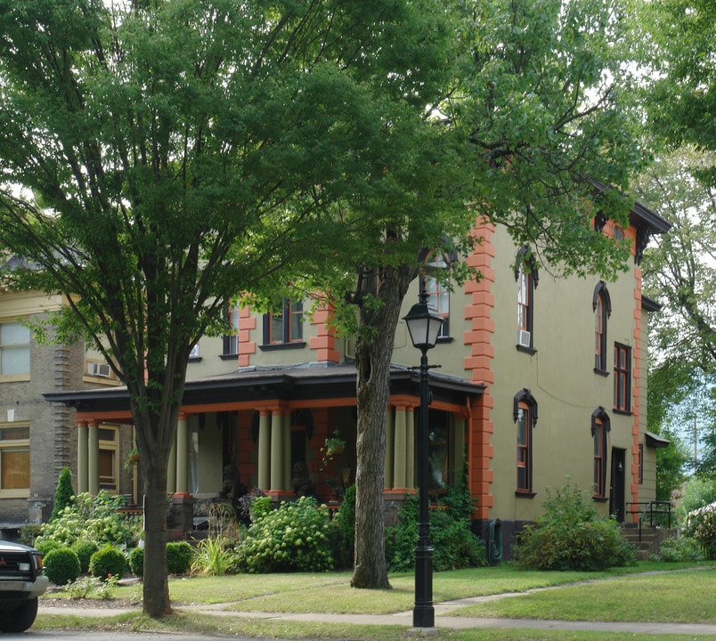 525 W 4th St in Williamsport, PA - Building Photo