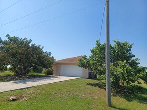 3808 NW 38th St in Cape Coral, FL - Building Photo - Building Photo