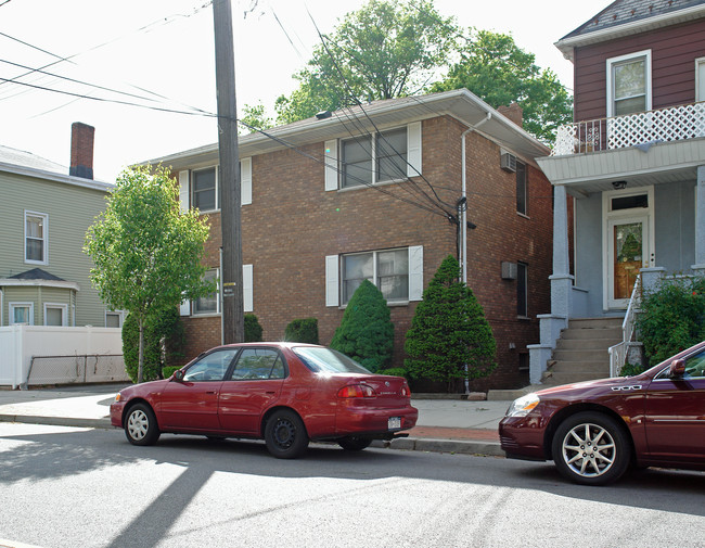 171 Park Ave in East Rutherford, NJ - Building Photo - Building Photo