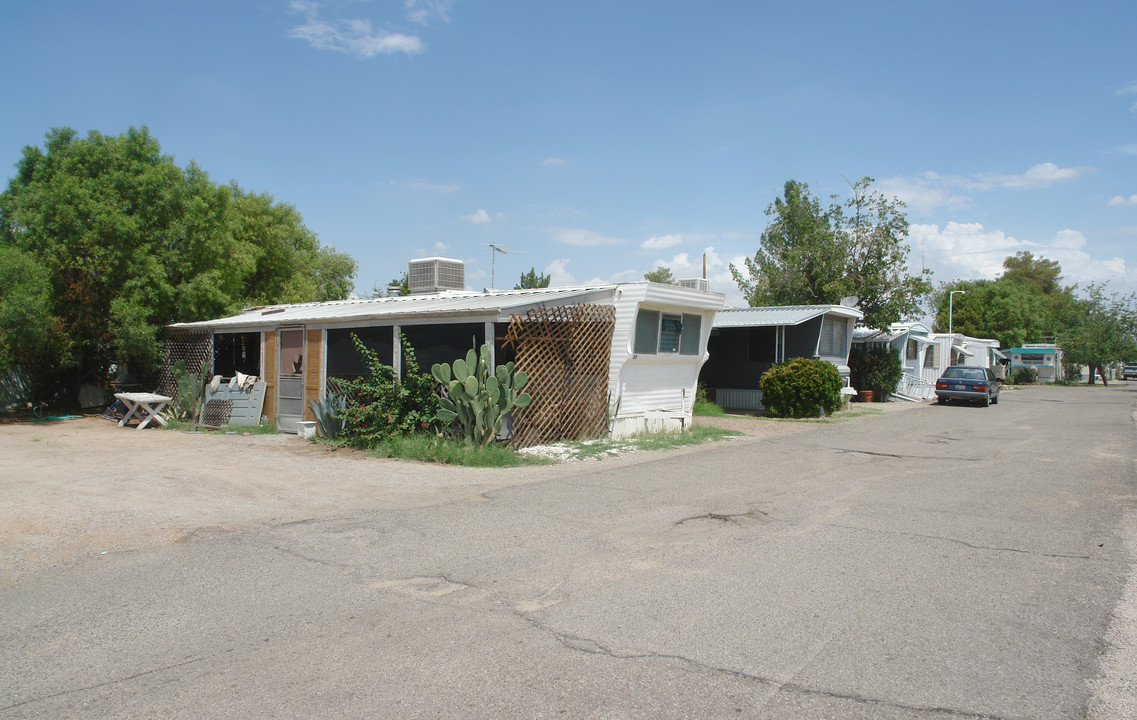 726 W Prince Rd in Tucson, AZ - Building Photo