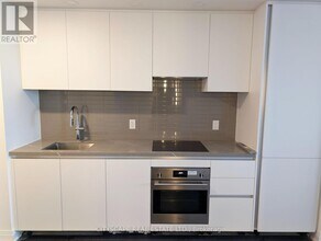 4015 The Exchange in Mississauga, ON - Building Photo - Building Photo