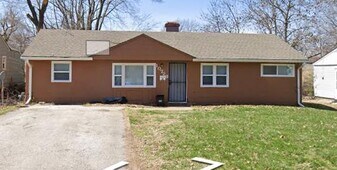 10728 Cambridge Ave in Kansas City, MO - Building Photo