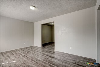 714 Martindale Rd in San Marcos, TX - Building Photo - Building Photo