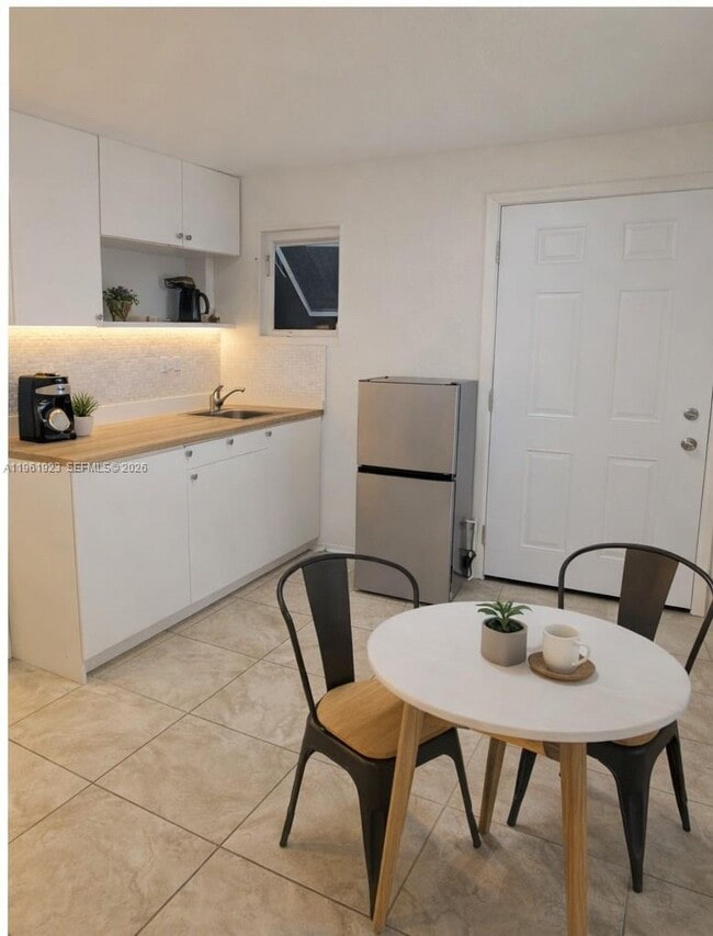 1399 Cindy Cir NE in Palm Bay, FL - Building Photo - Building Photo