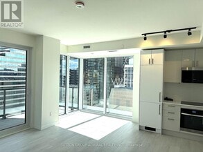 280 Dundas St W in Toronto, ON - Building Photo - Building Photo