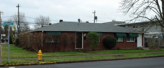 Winney Apartments in Junction City, OR - Building Photo - Building Photo