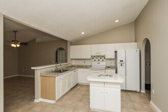 371 SW Feldman Ave in Port St. Lucie, FL - Foto de edificio - Building Photo