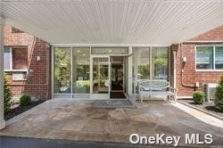 320 E Shore Rd-Unit -17b in Great Neck, NY - Building Photo - Building Photo